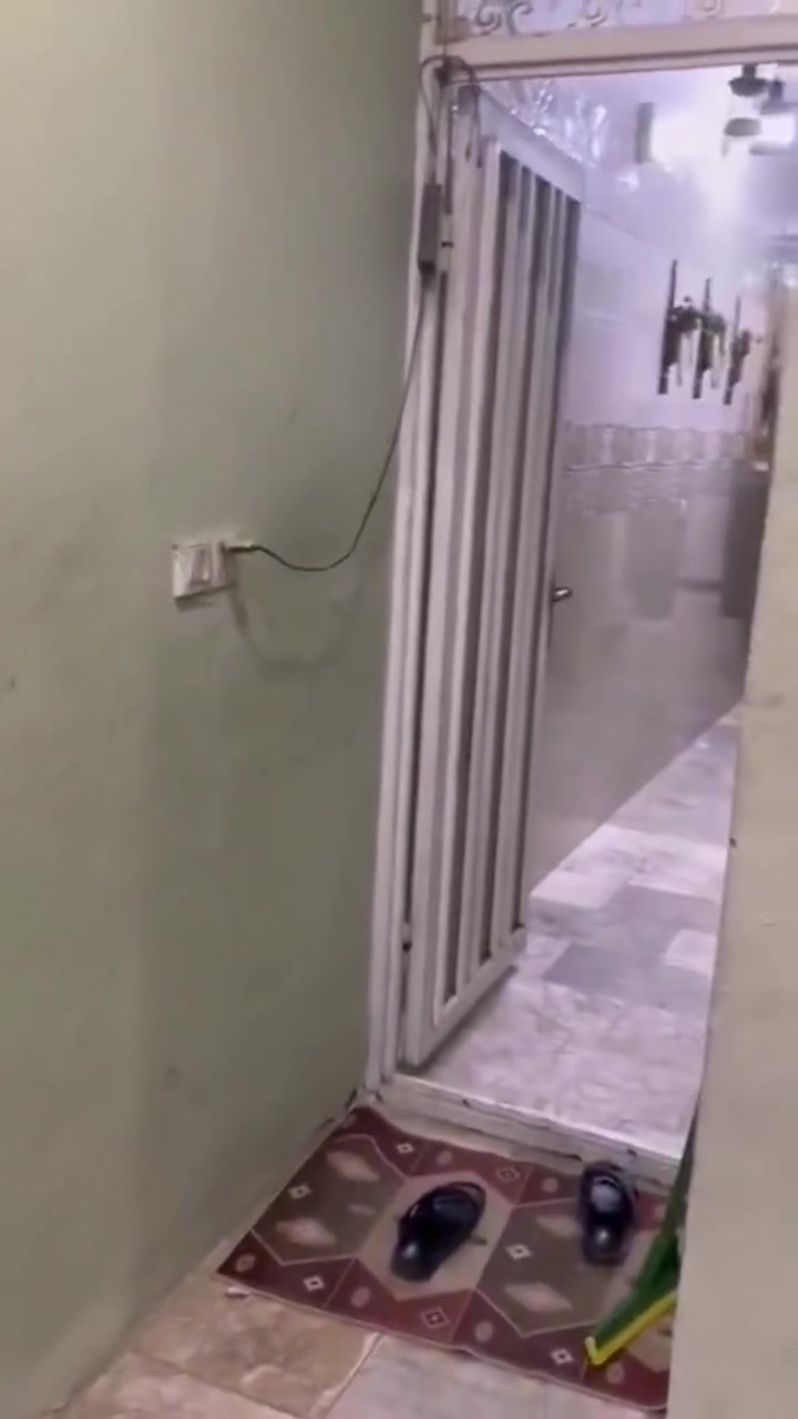قصر الكاظمية للعقار
دار للبيع بالحرية دور نواب الضباط مشط الشارع العريض  طابقين مسلح حديث بناء درجة اولى المساحة 100م يحتوي الطابق الأرضي على طارمة وصحيات خارجية وصالة وحولي مطبخ مع كاونتر تركي يبقى مع البيت وحمام مشترك وغرفة نوم وفوگ غرفتين نوم وحمام مشترك وسطح ..... المراجعة مكتب قصر الكاظمية للعقار الشارع العريض مقابل جامع ابو حامد وللمعلومات اكثر الاتصال على 👇
*********** وات ساب
*********** وات ساب
