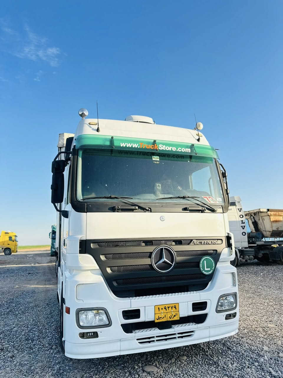 للبيع مارسيدس اكتروز تريله جادر 
موديل 2004
حجم 1846
مواصفات كأمره حساس
ريتايدر تبريد ثلاجه سبلت سقف
دبل مناميه هورنات بلادي 
عربانه نوع شمتز
***********
***********
***********
***********
