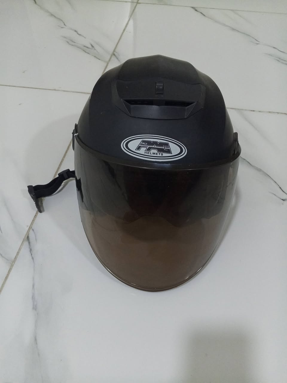 سلام عليكم من رخصة الادمن خوذه صيفيه للبيع جديده مستخدمه شهر مكاني بغداد السعر 25بيها مجال ***********بي وات ساب
