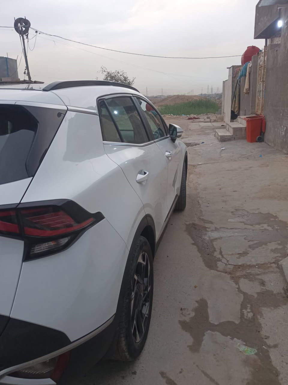 سبورتج موديل 2025 خليجي فول 1/1 
بنورما 
بصمه 
كراسي كهرباء 
جنطه شفط 
وبعد مواصفات 
بيها رصعه صغيره ب الباب 
ماشيه 28 الف 
السعر 235$ 
***********
