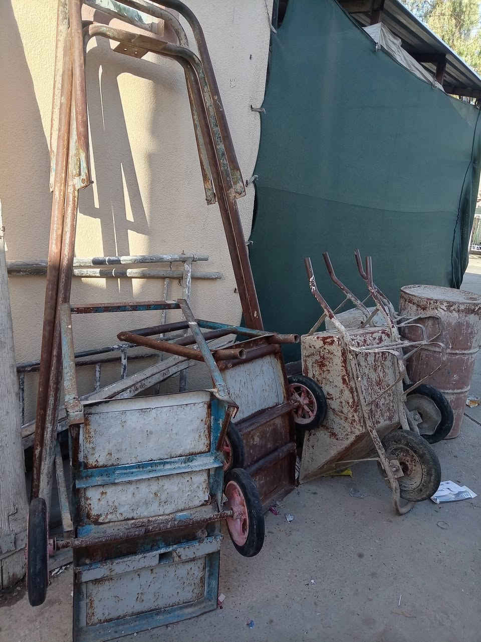 ونج للبيع السباب عدم تفرغ الموقع منطقة المنصور الجانب الأيمن ابيع شرط للتفاصيل على رقم ***********
