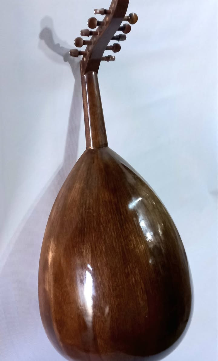 عود سوري زرياب للبيع سعرة 125 الف هذا رقمي وبي واتساب *********** مكاني بغداد/ البياع (يوجد توصيل بغداد والمحافظات باجور )
