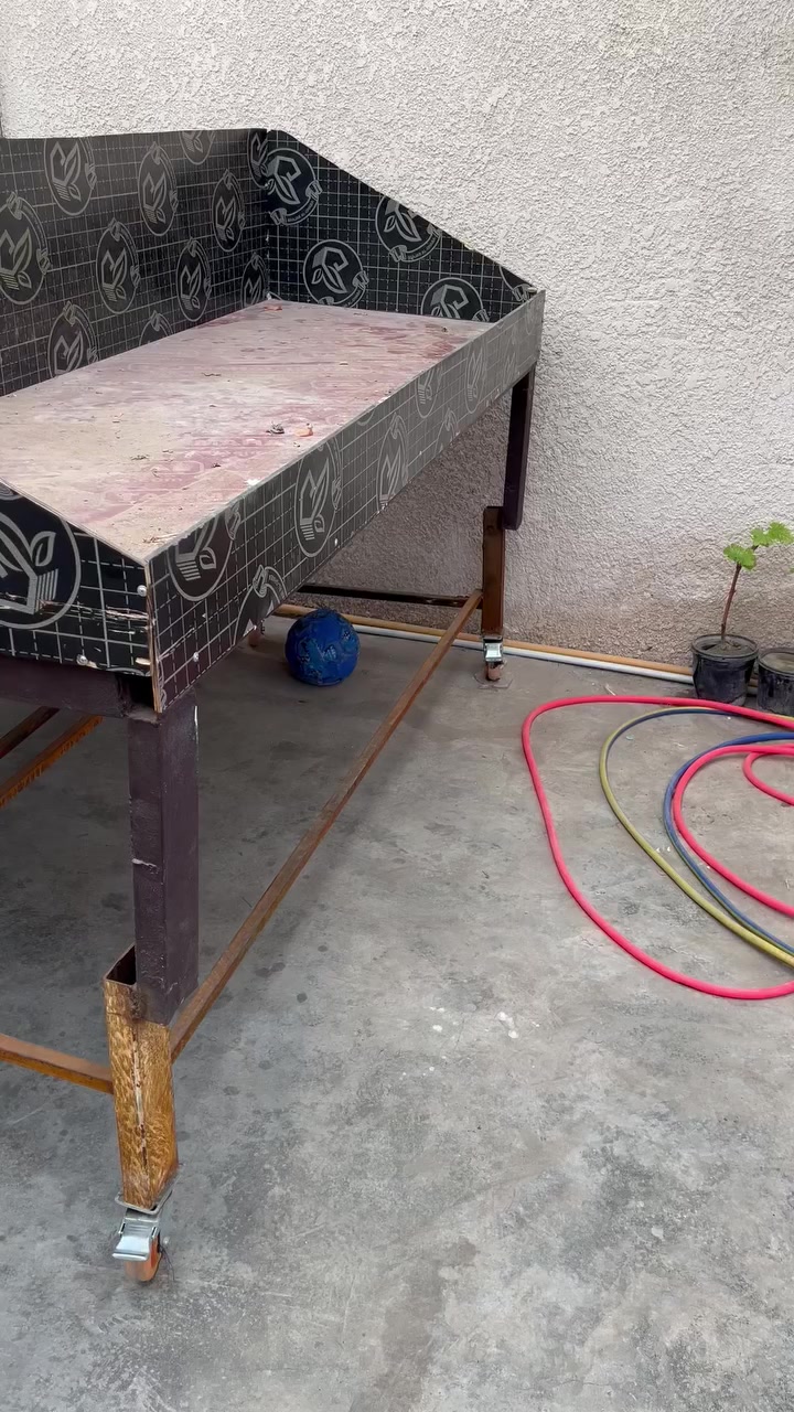 السلام عليكم، للبيع ميوز عرض فواكه وخضروات بحالة ممتازة

فرصة لأصحاب محلات الخضار والفواكه أو السوبرماركت.

ميوز قوية ومصنوعة من هيكل حديد متين مع عجلات لسهولة الحركة، مناسبة لعرض الفواكه والخضروات بشكل مرتب وجذاب للزبائن.

📏 القياسات:

🔹 الميز الكبيرالطول: 2 مترالارتفاع: 190 سمالعرض: 110 سمارتفاع الخانة الأولى: 1 مترارتفاع الخانة الثانية: 1.5 متر

🔹 الميز الصغيرالطول: 2 مترالارتفاع: 130 سمالعرض: 70 سمارتفاع الخانة: 1 متر

✅ الحالة: جيدة جداً وجاهزة للاستخدام مباشرة📍 الموقع: بغداد – مدينة الصدر

💰 السعر مناسب 

📩 للتواصل والاستفسار يرجى المراسلة على الخاص.

أو الاتصال على ***********
