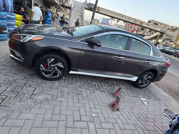 السلام عليكم سوناتا موديل ١٦ وارد امريكي حادثه جاملغ وباب خلفي بدون دواخل وبلعراق طاير البنيد على القماره بيهة ربعهة بارد مكفوله من كير ومحرك لا تنقيص ولا كلشي خير من الله تبريد تدفئه كله شغال رقم بغداد الجديد بسمي سنويه لل٢٠٣٠ هزه جديده تحويل ثاني يوم عنوان بغداد حي الرساله الاولى قرب العاب السيديه وحاليا بيهة هذا الويل كب مال ٢٤ نفسه الي بلصوره كامله حداديه من كلشي 
ماشيه ١٥٠ حقيقي 
تخمً تاير جديد 

السعر ١١٢ وبيهة مجال 
***********
