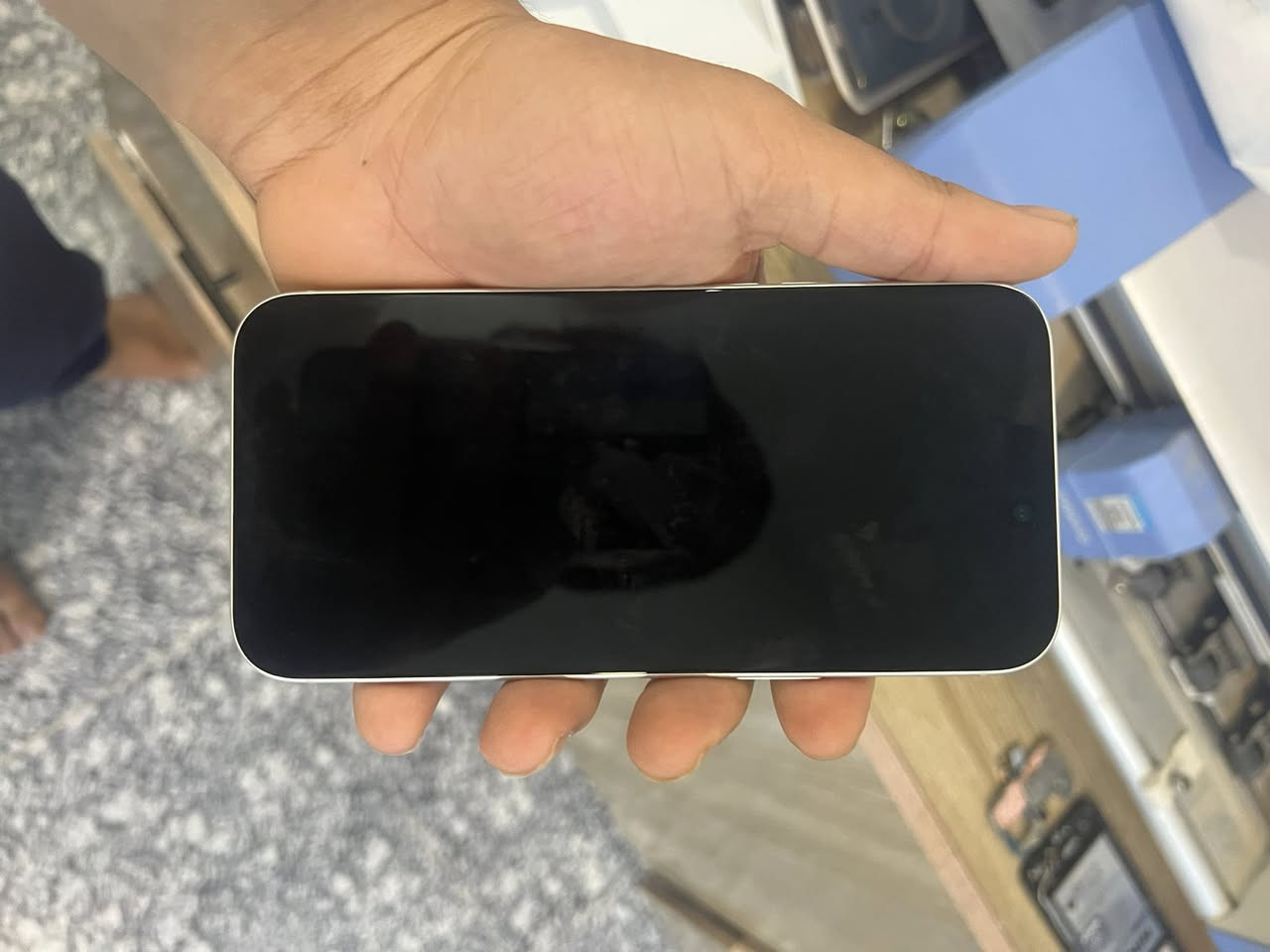 ١٧ برو ماكس نضيف جدآ السعر مليونين وبي مجال الاستفسار اتصل ***********

