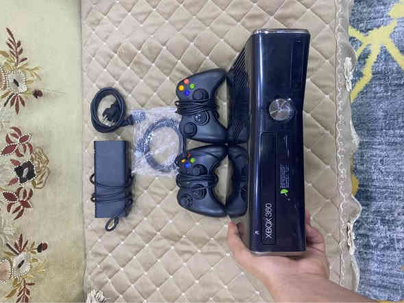 السلام عليكم
اكس بوكس 360 الجهاز نضيف وشغال ميه بالميه مابي اي خلل او مشكله

السعر125بدون عمله رجائاً
 
كامل ملحقات مع جوستكين 
 مع هارد250 كيكا

العاب الجهاز  بي ٦٧ لعبه من اقوى الالعاب
جي تي
ريد ديد 
بلاك تو
فار كراي
فورزا تو
ماين كرفت
وغيرها من الالعاب 
مكاني بصره معقل الابله بضهر جامع سيد علي *********** البصرة
