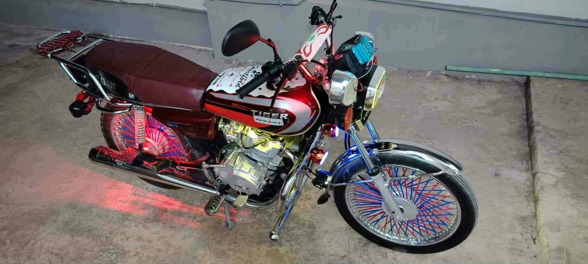 يوجد ماطور تايكر اللبيع
4كير 
موديل 21
السعر 550
للاستفسار ع رقم ***********
