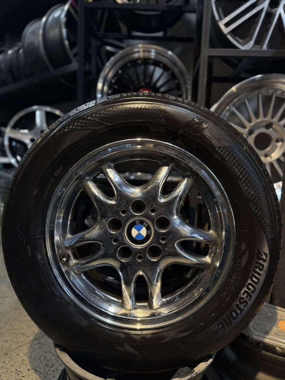 للبيع: ويل كب  BMW أصلي 🚗
• الحجم : 16M
 • الحالة: نضيف جداً ✨
 • مع تاير نضيف 🛞
 • بدون أي اعوجاج أو تصليح 
📍 المكان: بغداد – حي العامل – شارع 7 نيسان
قريب من أدوات حسن وحسين 📌
🚚 يتوفر توصيل لجميع المحافظات 
📱 واتساب / اتصال:
*********** 📞
