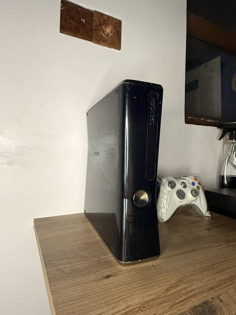 السلام عليكم اكس بوكس 360 سلم باله نضافه 100‎%‎ دبل جوستك وياه 150 لعبه قويه وانطي شرط الفحص والضمان وكافه ملحقاته الاصلية .
السعر 120 الف وبي مجال مكاني كركوك ورقمي*********** التوصيل موجود والي يريدة يتدلل عليه.
