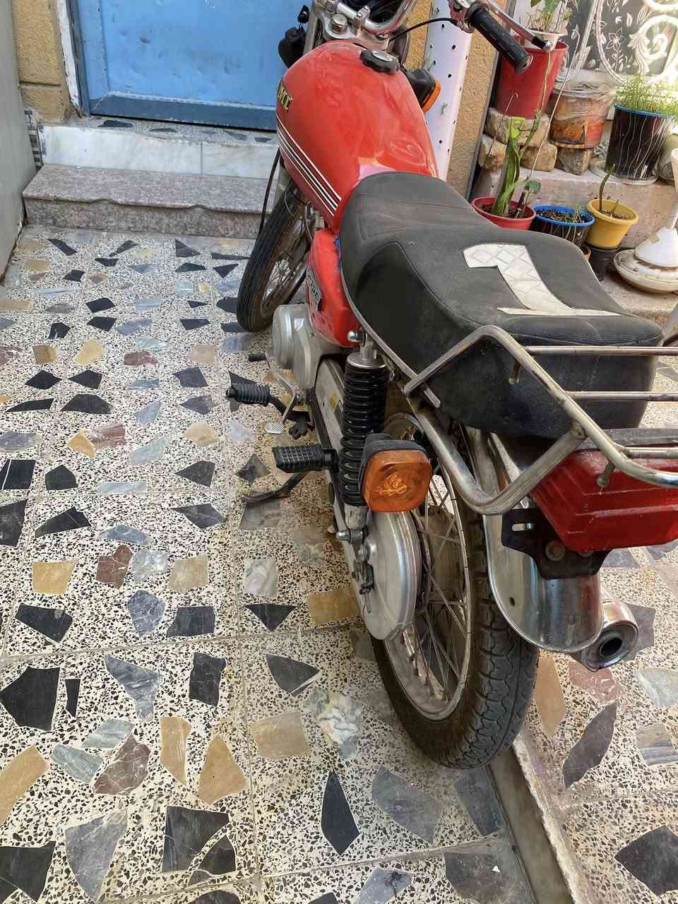 دراجه رقم وسنوية بوري سمين مكينه نامه نضيفه الدراجه كامله من كلشي سويت بيها هاذث خفيف بس اشاير وكلوب وكلشي شغال بيها السعر مليون و700 مكاني البصرة المطيحة *********** 
تحويل 10 ايام فقط لانو باسم راعيها
