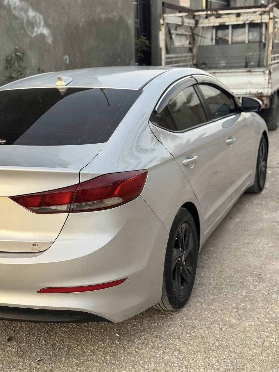 سلام عليكم النتر 17 حادثه بنيد وجاملغ وهنا بيه قطعتين يعني بيه 4 قطع مكينه كير حداديه كله جديد ترايه وين مايعجبك مكاني كربلاء لسعر 105 اتصال ***********
