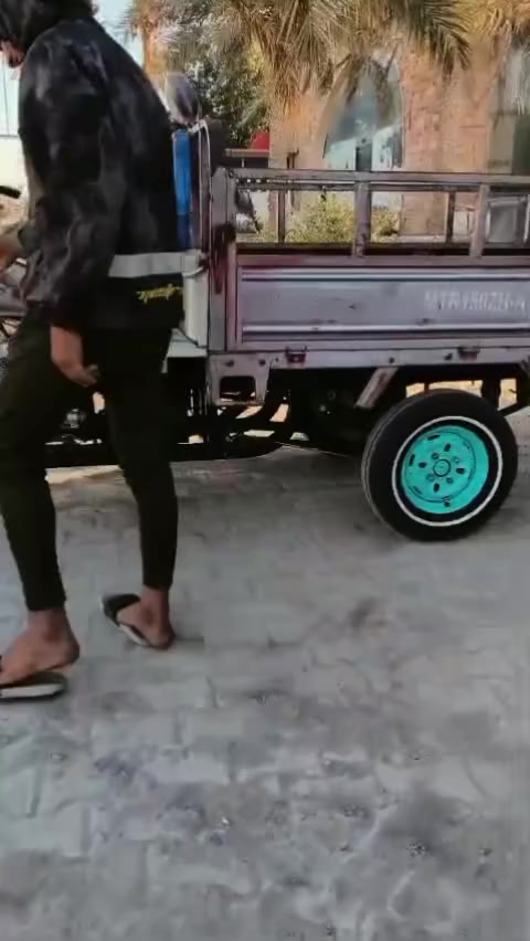 السلام عليكم شباب
ستوته للبيع مديل 2015 اوراق 
وكيلها عقيل ربيعي 
تعمير جديد محرك25 مكفول واكسن 25 تايرات جدد 
كهربائات كامله 
مكاني نجف شارع كربلاء عمود 122 
سعر خاص وهذا رقمي ***********
