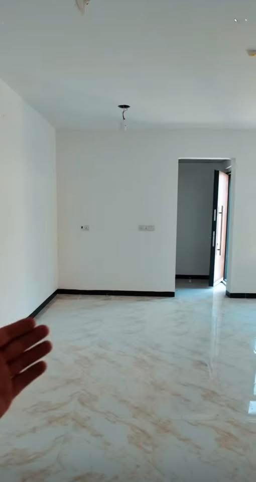 دار للبيع في مجمع الكفل السكني
الدار طابو صرف باسمي غير مسكون ومقفول المساحة 200 متر طابق واحد . يحتوي على مطبخ كبير وصالة كبيرة  مفتوحة على الهول وغرفتين نوم و مناور عدد 2  وحمام عدد ٢ شرقي وغربي و طارمة وحديقه مع ملحقات الدار مغسله عدد ٢ وتانكي ماء وماطور ، المقدمة ٢٥ مليون قفل وبقية المبلغ يسدد للمصرف للتواصل 
‏‭ ٠٧٧٢ ١٠٣ ٣٨٨٢
