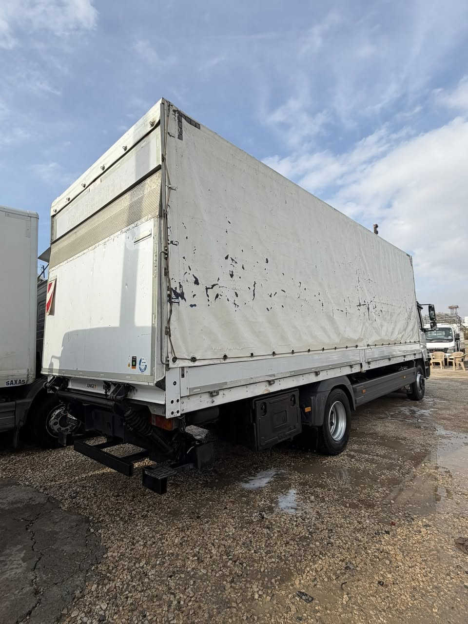 فقط بدي للبيع طول 7 وربع 
صفه وجادر  جديد
سعر 28
عنوان سليمانيه 
***********
