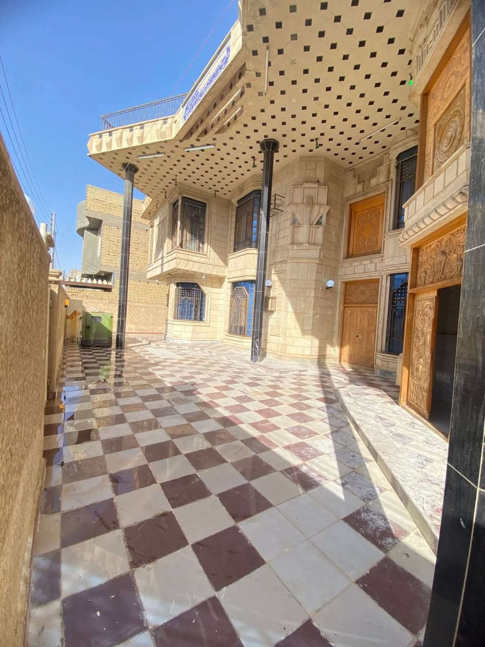 بيت للبيع في حي الحكم مراجعه مكتب عقارات بيت الفاخر  الجربوعيه شارع الريسي قرب المدارس الصينيه ***********
