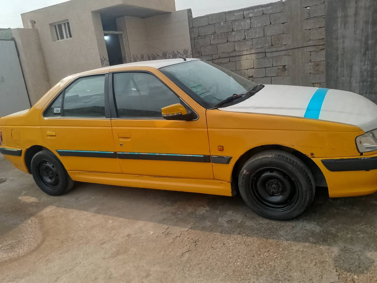 السلام عليكم ورحمة الله وبركاته
عندي بارص للبيع سياره حلوه موديل 15
تكسي سياره كاعده بس يرادله دوشمه وزوج تايرات 
وتكمل السياره سعر السياره 38وبيها مجال 
رقمي ***********
