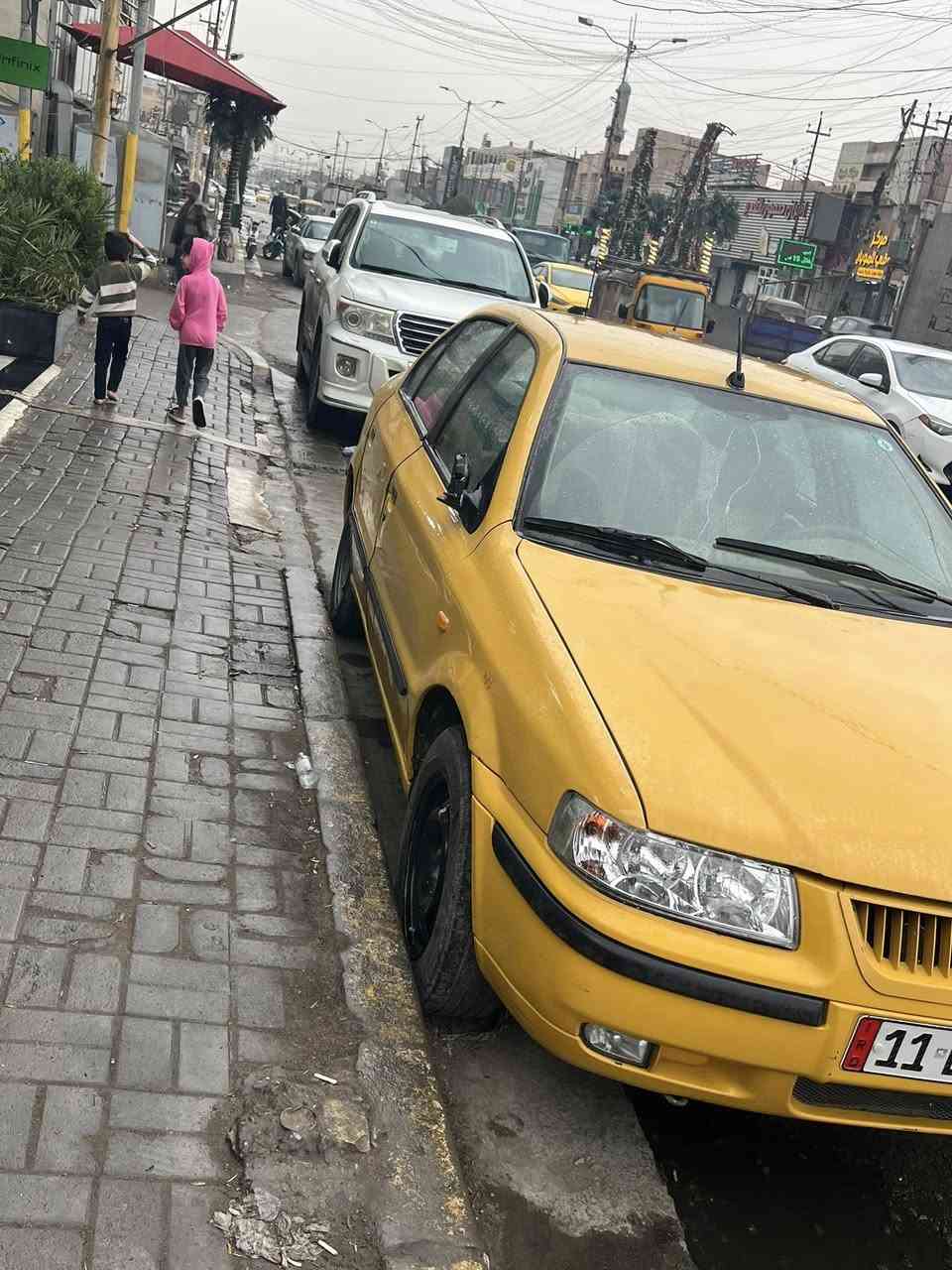 السلام عليكم 

سمند موديل 2012 بدون صبغ السيارة نضيفة يرادلها ترتيب بيها طخة بلباب موضح بصورة مصفرة هيئة وغرامات ب اسمي تحويل مباشر السعر 38$ مكان السيارة بغداد مدينة الصدر اي استفسار ***********
