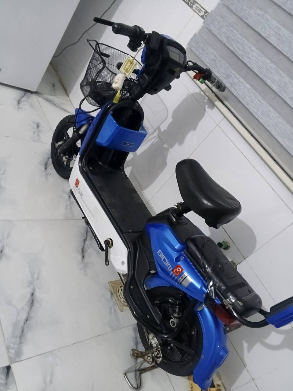 سلام عليكم دراجه شحن البيع حجم ١٤ اربع بطاريات دراجه نضيفه
جهاز انذار لسرقة 
لايت
هورن
شاحنه الاصليه 
شاشه سرعة ١٠٠ حقيقي ٥٠
ستان نص

سعر ٢٠٠ بيه مجال 
المكان الكوت استفسار خاص ❤️🥰🥰


**إذا كنت صاحب هذا الإعلان وتريد حذفه لأي سبب، رجاءا أرسل رسالة إلى الدعم الفني**