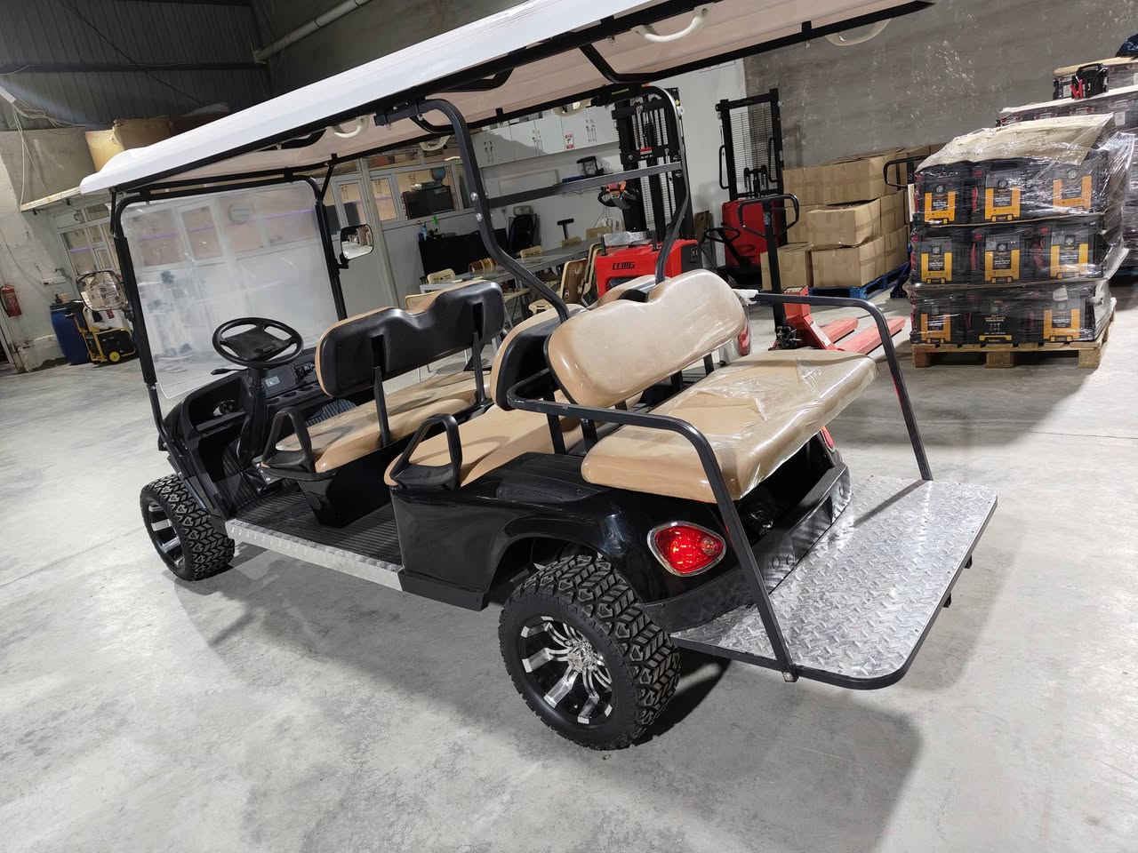 السلام عليكم 
سياره شحن استيراد اوربي جديده غير مستخدم 
تسع 6 اشخاص الي تفيده يتصل وبلخدمه ***********
