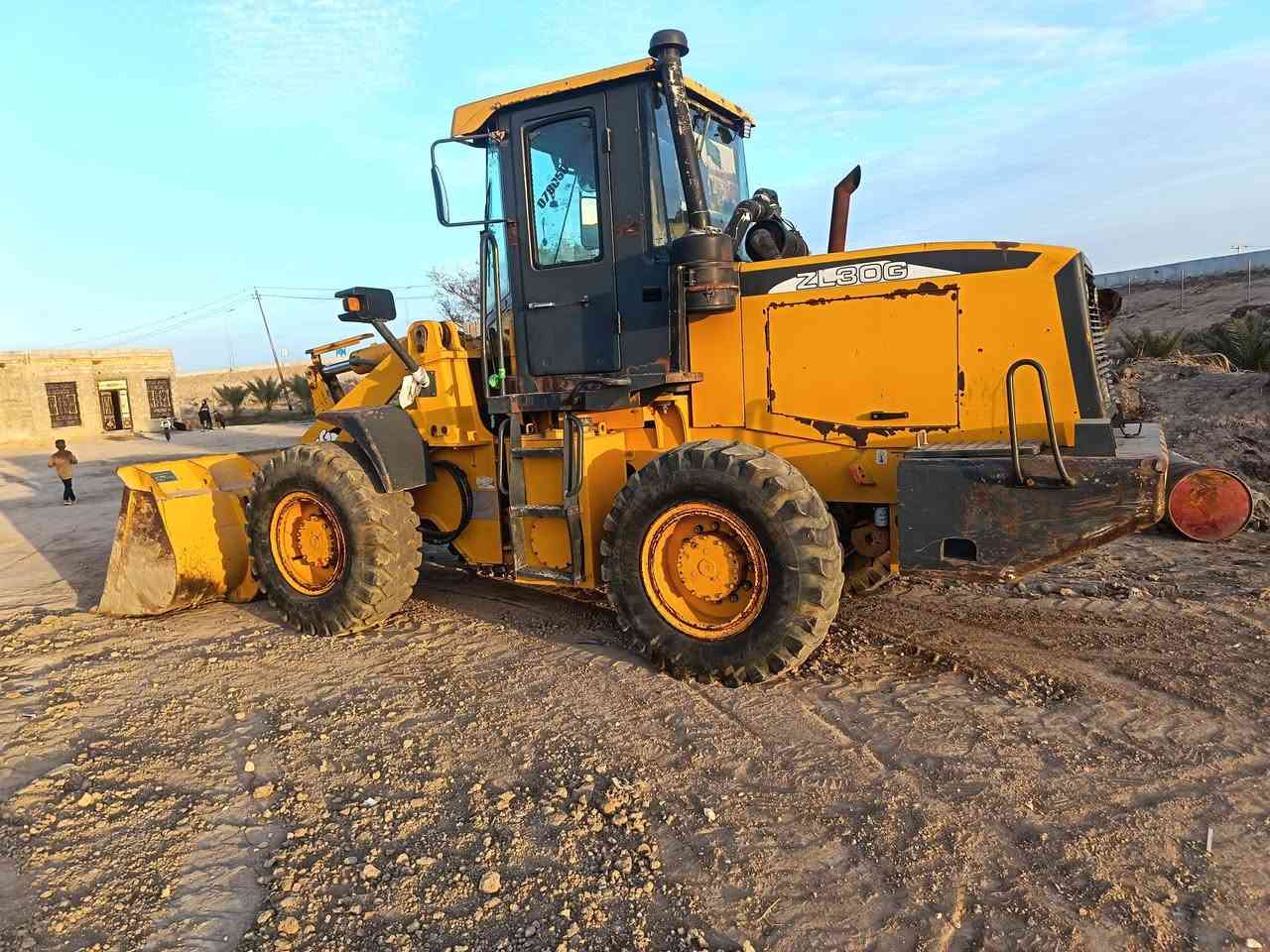 شفل زت لا موديل 2012 حجم ٣٠ جاهز للعمل مرقم وجاهز سعر ١٩٠ وبيه مجال للشراي رقم الهاتف ***********
