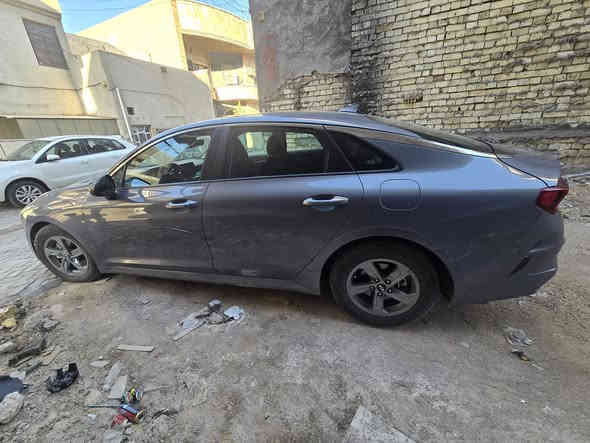 2021 KIA k5  

فئة.  Lxs
 حادثها جاملغ خلفي ايمن وصبغ صندوك بيها جاملغ سايق بارد وبابتين عكس سايق بيهن شخط  بدون ايرباااك
السيارة رقم اربيل باسمي كير مكينه تبريد كله جديد ومكفول  

مواصفاتها:
 -بصمه تشغيل وبصمات ابواب 
-تشغيل عن بعد مع تشغيل للتبريد تلقائي
- قيادة ذاتية عند السرعه العاليه و عند الازدحامات
- مثبت سرعة و Auto hold ، وهاند بريك كهربائي
- مصابيح LED 
-مصابيح الضباب الأمامية
-الضوء النهاري الامامي اصفرر "
- شاشة لمس اكبر حجم عالي الدقة ،
- رادارات : مساعد تفادي الاصطدام الأمامي نظام المساعدة على تجنب الاصطدام الأمامي (FCA) ومساعد تجنب الاصطدام الخلفي عند المرور العابر (RCCA) مع تحذير مغادرة المسار مع التوقف الذاتي عند الرجوع اذا كان هنالك عابر .
-ضوء النقطه العمياء
- فول تحكم ستيرن 
-4 وضعيات قياده
-السيارة ماشيه *********** 
السعر 172 وبيها مجال مكاني بغداد الاعظميه
