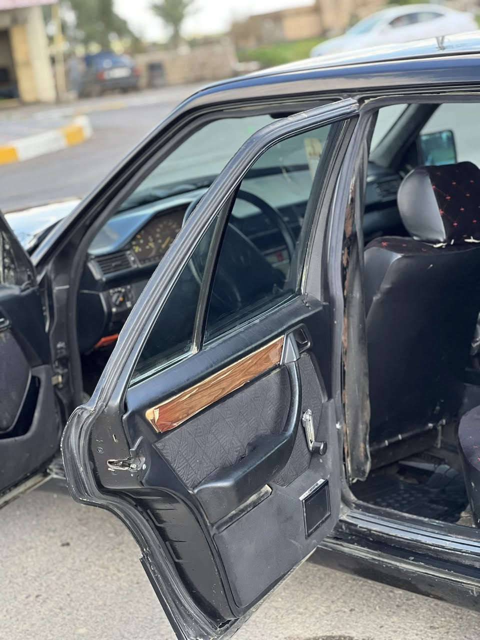 السلام عليكم #للبيع #مارسيدس دب🐻 موديل88كيرومحرك بطه2500رقم شمالي سنويه نافذه بل2025شرط التحويل بدون تبخير وبدون تنقيص صدرجديد البوش الزيتيه تعبانه تايرات جدد داخل جديد كهربائيات شغاله تبريد كامل بس بي ليك منضومه كامله #السعر57وبيها مجال شي قليل المكان صلاح الدين تكريت للأستفسار***********
