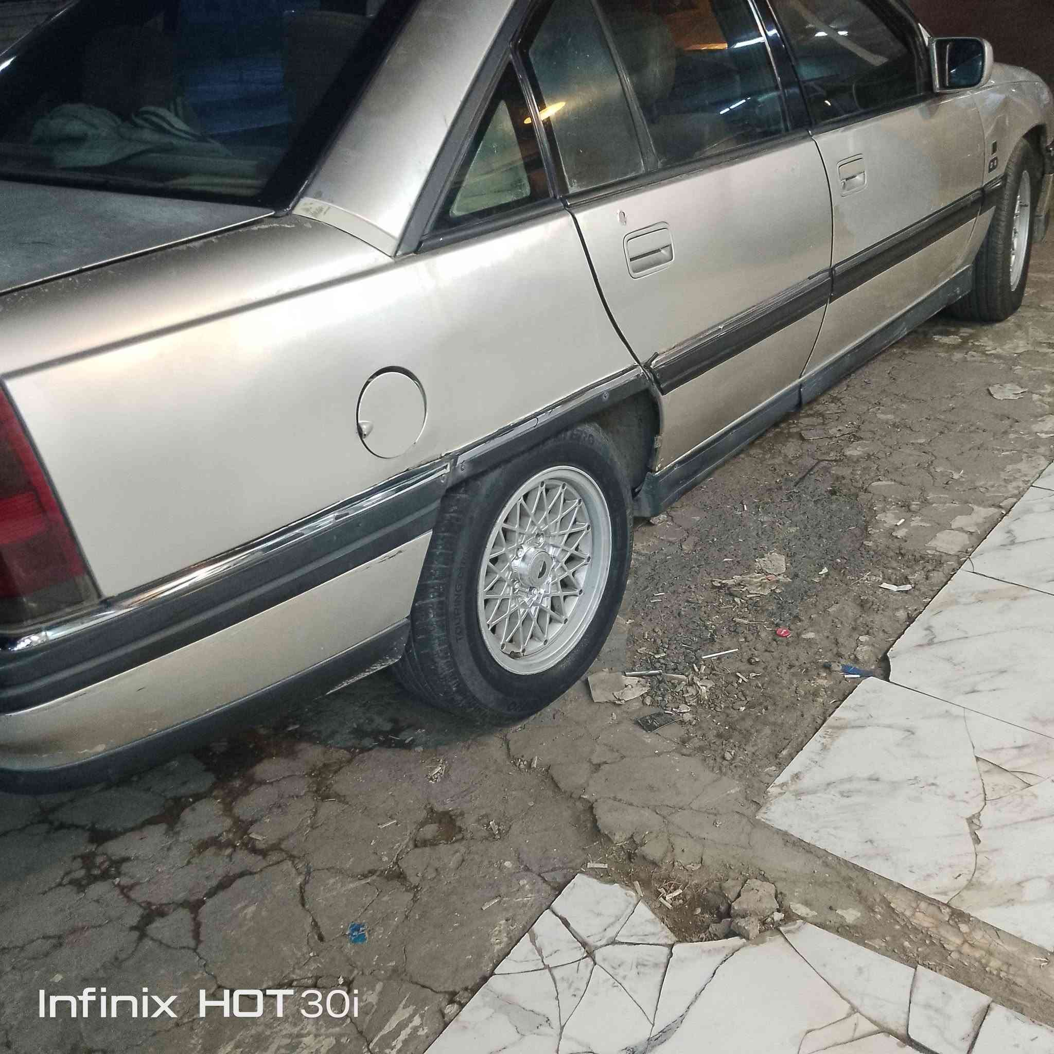 سلام عليكم أوبل اوميجا للبيع 
موديل ١٩٩٣ 
سياره بدون ضربه +بدون صبغ عل بلاد +كير اوتماتيك كهربائي +رقم انكليزي بغداد ولا ربع غرامه عليهه 
تخم تايرات جديد 
جام كهربائي 
صدر جديد 
بدون تبريد جان موجود بس وخرته
السعر ٣٧وبيهه مجال 
العنوان /بغداد/ التاجي/   ***********
