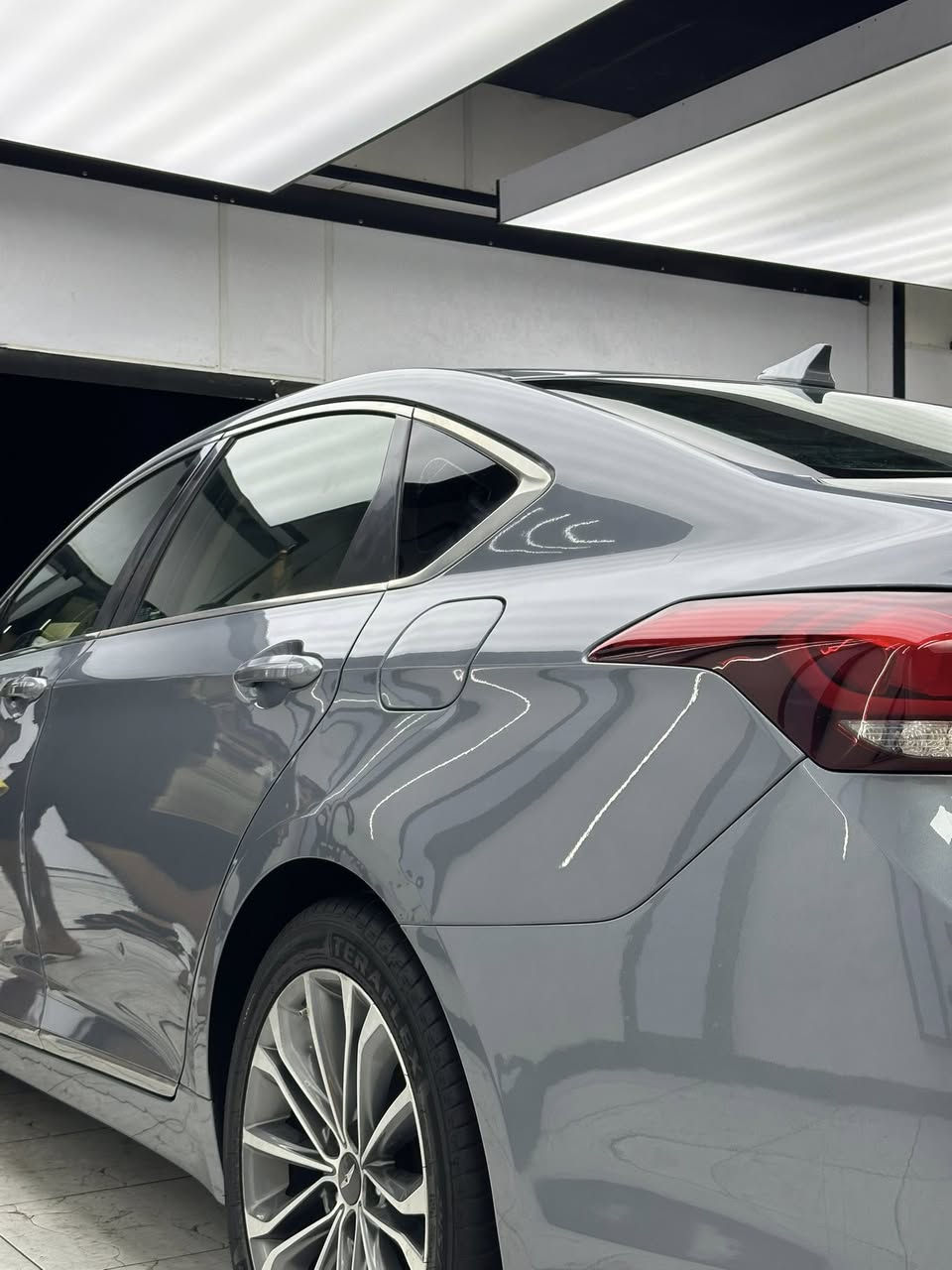 السلام عليكم
Genesis G80 2017 لبيع

السعر 180 ورقة

محرك V6 سعة 3.8 لتر

• نظام دفع خلفي RWD

Eco / Comfort / Sport :وضعيات قيادة •

• استهلاك وقود تقريبي: 11 - 9 كم/لتر

• بدون سقف بانورامي

• حساسات أمامية وخلفية

• مرايا كهربائية قابلة للتسخين

• مصابيح خلفية LED

• عادم مزدوج خلفي

• شاشة وسطية 8 إنش (لمس)

• نظام صوتي قياسي 7 مكبرات صوت •

• مقاعد جلد صناعي

• مقاعد أمامية كهربائية

• تدفئة للمقاعد الأمامية

• تكييف أوتوماتيكي مزدوج المناطق
جامات كلهن اوتماتيك

للتواصل :  ***********
