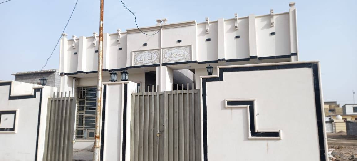 على بركة الله تعالى دار عدد ٢ للبيع  بيت جاهز لسكن ١٢٠ م واجه  ٦ في ٢٠ طابق واحد مرتب بناء حديث العنوان واسط العزيزيه حواس قرب شارع الصب   يبعد عن شارع ٤٠٠ م  والسعر ٣٥ بيه مجال  الواحد  لاستفسار مراساله الحساب ... صاحب الدار 🏠    ***********
