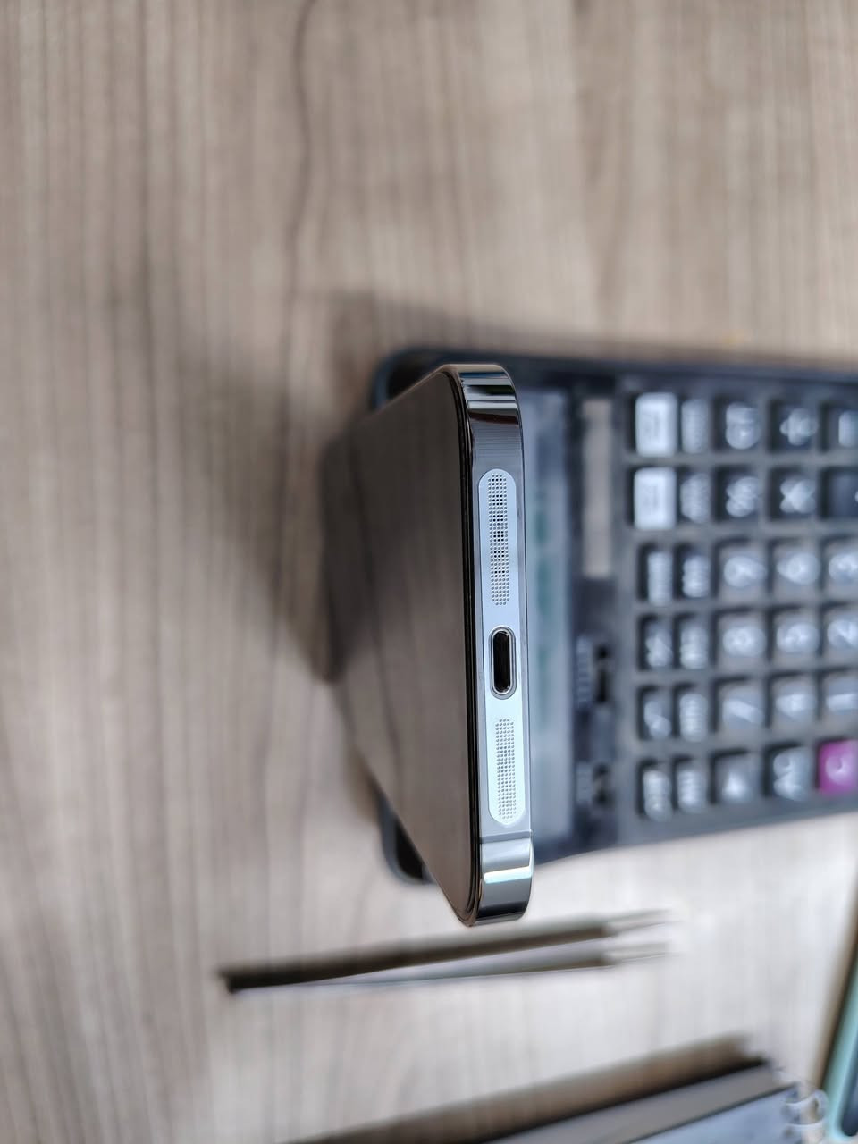 السلام عليكم 13 برو ماكس
ذاكره 512 بطاريه 88 وتر ممفتوح كارتونته موجوده  مكفول 725 بي مجال قليل ***********
