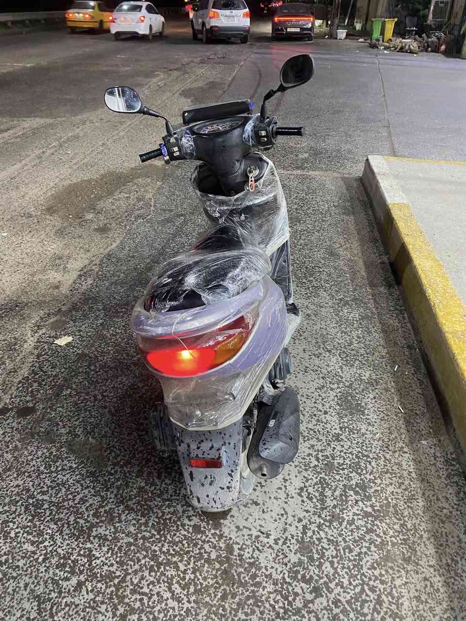 سلام عليكم دراجه بريز للبيع دراجه مابيه شي نضيفه سلف هندر شغال كلشي مابيه الدراجه السعر ٦٥٠ المكان بغداد الشعب الاستفسار عل رقم***********
