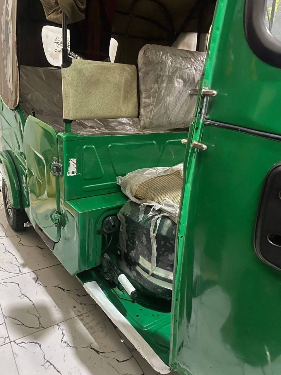 السلام عليكم تكتك 2022/11/ مضلع  تكتك بيه لغدين معمارت تعمير كفاله رقم وسنويه بسمي المكينه مامفتوح بيه برغي ولا كلجات مكان بصره قبلة حي شهداء /***********
