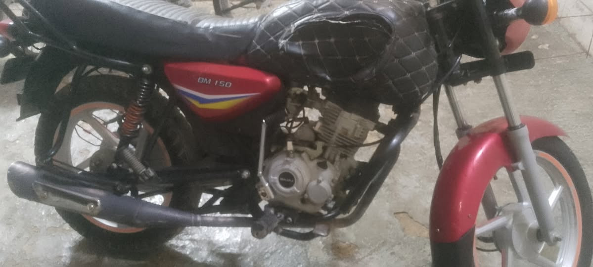 دراجه بوكسر موديل 18 مكفوله السعر 750 وبيه مجال اصولي اوراق كامله المكان قريه خرنابات الشراي يتصل ع ***********
