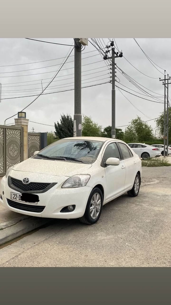 سلامو علیکوم  تویتا یارس ٢٠١١سەیارەکە لەسەر دەقی شەریکە ماوە رەقەمو سەنەوی نویە سەیارەکە تەقەو رەقە بەشەرت نیو چامغی پیشی سبوخەلەگەل ٢جئی بچوک ساردە سەیارەکە پاکو خاوین ماوەتەوە ٣سویچی بیلادیماوە لەسفرەوە ٢مین دەستە  ٢٣٥کم رۆیە سەیارەکە هەموشتی بەشەرت رەقەم ***********
