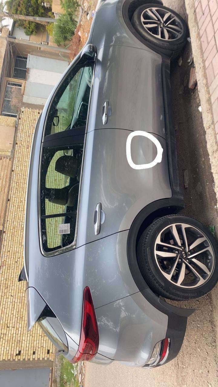 يالله 
كيا سبورتج خليجي موديل 2020 اللون رصاصي رقم بغداد وبأسمي تحويل ثاني يوم  وسنويتها ونافذة لغاية شهر 12 سنة2027
المواصفات
سقف بانوراما
 بصمة شاشة كبيرة أندرويد  تشغيل عن بعد  وكامره خلفيه وحساسات خلفيه 
كشنات جلد ومخمل تبريد قطعتين 
تحكم ستيرن جهتين
3 انظمة قيادة (سبورت /ايكو /نورمال)
الگير اوتوماتيك / عادي
مرايات جانبية شفط / اشاير بالمري
حساسات  مانع انزلاق
 بلوتوث + USB  
كشنات جلد ومخمل
حادثها بالعراق جاملغ امامي باب الصدر والباب عكس السايق و مصلح و مصبوغة حزام  
السعر 168 ورقة وبيها مجال للشراي   
وهاي بعد تنزيل السعر لان جانت معروضة 175  

السيارة محركها دوش 2000 
وارد خليجي ضربتها بغداد 
اشتريتها ع هذا الوضع


**إذا كنت صاحب هذا الإعلان وتريد حذفه لأي سبب، رجاءا أرسل رسالة إلى الدعم الفني**