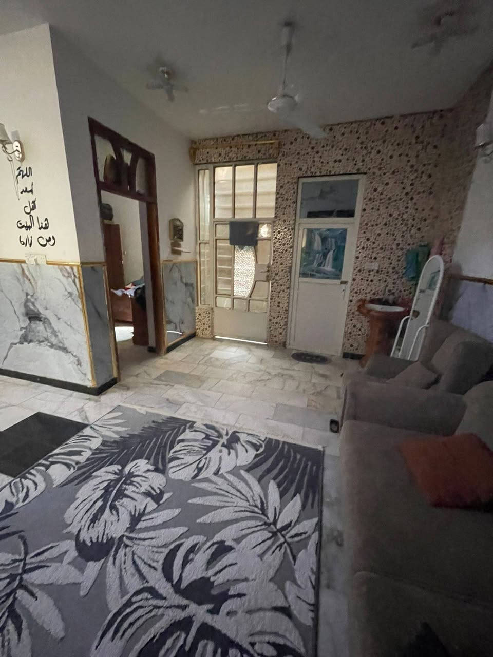 الدار للبيع 🏠
المساحة 140 طابقين 3 غرف فوك وصاله8*8 وصحيات الطابق الأرضي الاستقبال 6ونص *3ونص المطبخ 4*4 صاله 8*8 غرفة نوم 4*4 وصحيات داخلي وخارجي يصلح شقتين 140 *140طابو زراعي قريب ع الطابو البيت بناء حديت جبهته 8 الزعفرانيه قرب  شارع المعهد الرأيسي 
رقم الهاتف ***********
