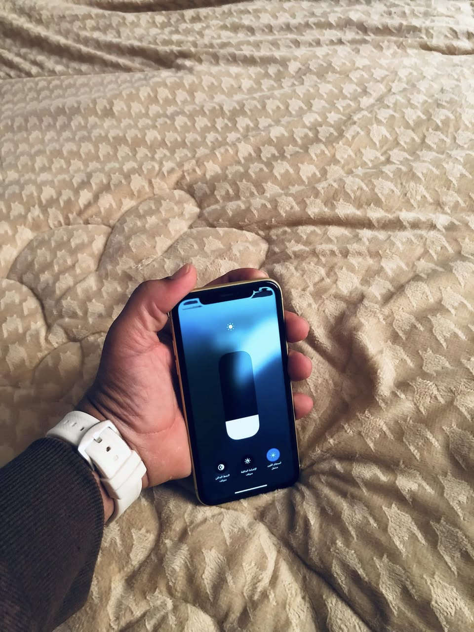 ايفون اكس ار ذكره 128 نموذج m  جهاز ما مفتوح
بطاريه79 ما مبدله اصرفه كلش حلو فيس ايدي شغال
كامرات فول فقط بيه نقطين سود مبين بل صور لا بيه فطر
لا خط لمسه حلو ولا ماثرات نقاط جهاز ستخدامه حلو 
السعر 125 مكان نجف كوفه***********
