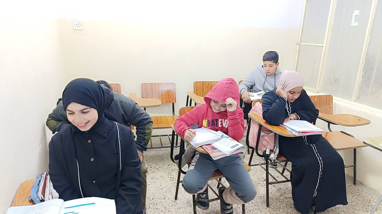 📸📚
جانب من محاضرات مراجعة نصف السنة
لـطلبتنا الأعزاء في #مركز النجاح التعليمي ✍️
👈تم خلالها التركيز على أهم الدروس والنقاط الأساسية
👈مع شرح مبسّط وتفاعل مميز من الطلبة

استعدادًا للامتحانات متمنين لهم دوام التوفيق والنجاح 🌟
⛔ العنوان:
الطنبي / مركز النجاح التعليمي
الشارع العام
مقابل مكتبة الفقمة
مجاور مركز الواهب للإنترنت
⛔ للاتصال:
📞 ***********
📞 ***********
