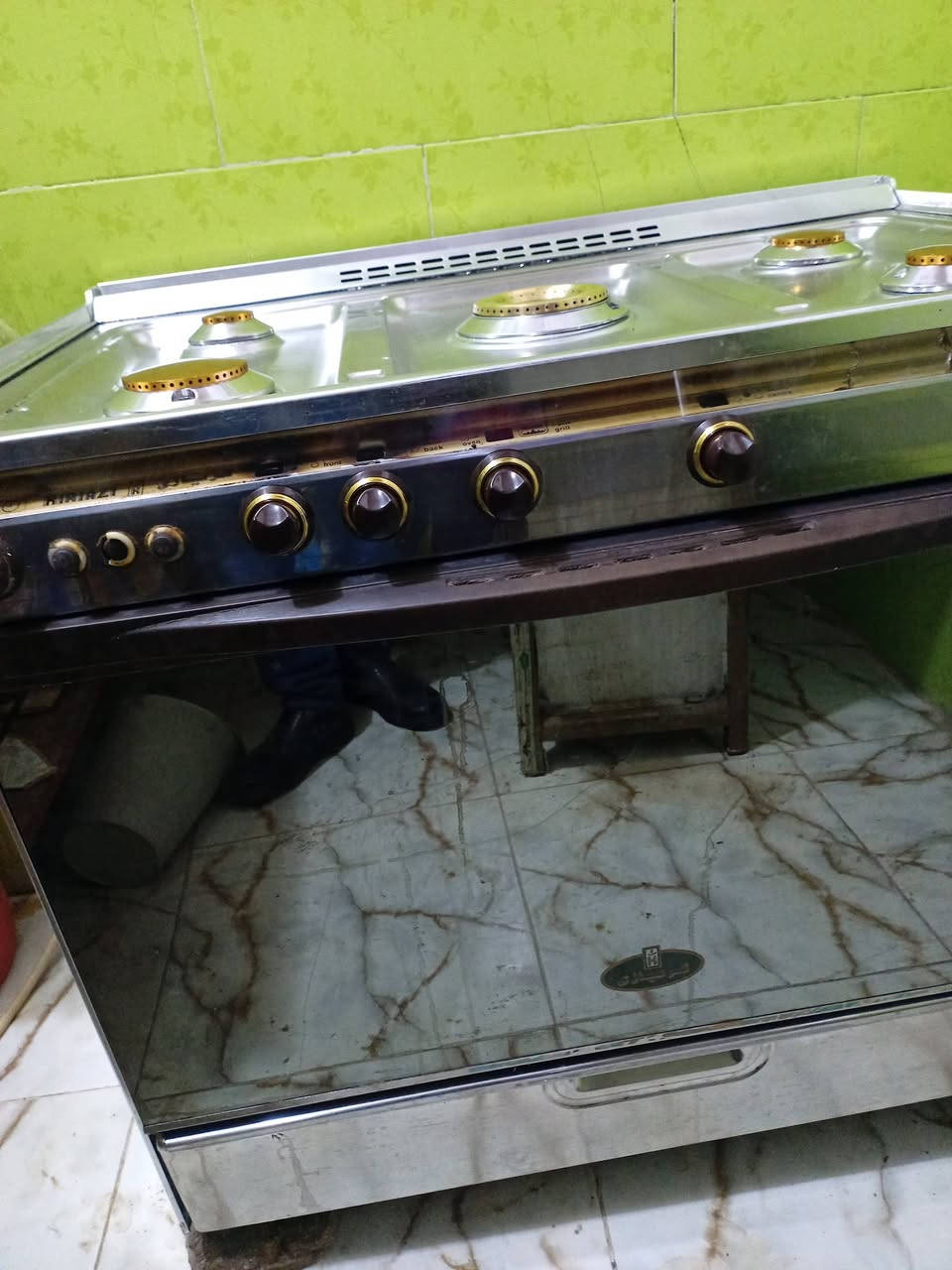 السلام عليكم طباخ كريازي نظيف جدا ب٣٥٠ وغسالة سامسونج ١٦ كيلو ممتازه ٣٥٠  التواصل ***********
