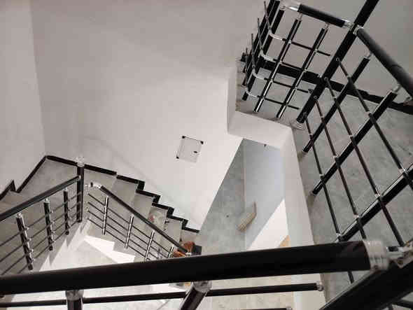 يالله سلام عليكم دار للبيع بغداد المدائن خلف قاعه أوسكار زراعي التصنيع الأساس رفت يتكون من غرفة نوم وصاله استقبال مطبخ صحيات داخلية خارجيه مساحه الدار ١٥٥ متر واجهيه ٨ ونص ونزال ١٨ بيت بعده ممسكون حديث خدمات كامله تبليط كهرباء ماء قريب كلش على مدرسه الرواد الابتدائية السعر ٧٥ وبي مجال للشراء للتواصل اتصل على الارقام *********** أو *********** وات ساب
