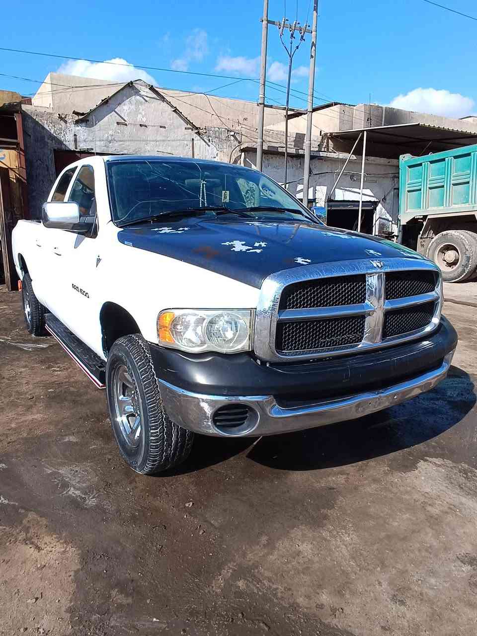 السلام عليكم للبيع دوج رام 2004 مزاد وزارة الداخلية السياره جديده  شواصي بدي كشر كله جديد مكينتها ضعف قليل كير نضيف  تبريد تدفئه صدر تخم تاير  نيكل منضومه زنون شاشه سماعات خير من الله دواخل كلها جديده كير عادي معاملتها مستلمها مال ترقيم وخصصتلها رقم ورقي السياره حلوه مال جناي السعر 60 وبيها مجال حك الجيه مكاني بابل مركز مدينه 📞***********
