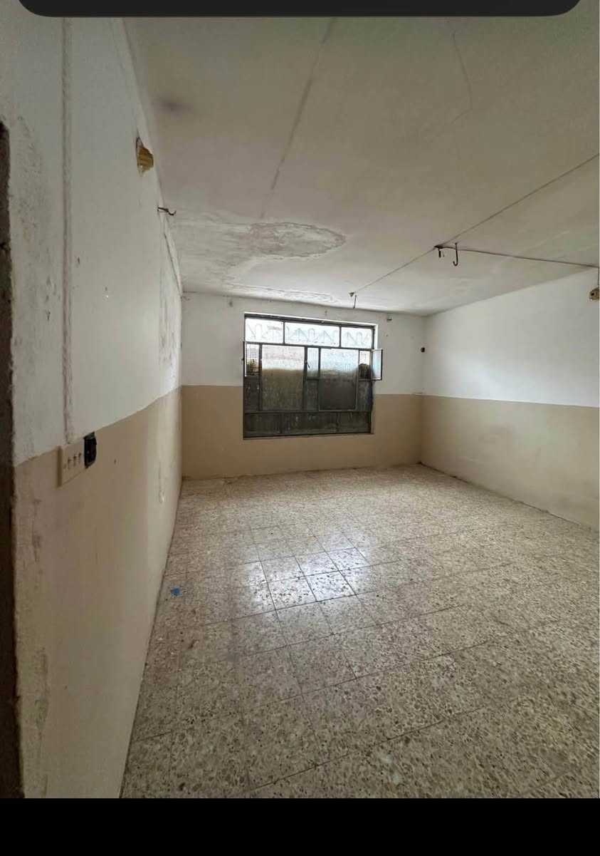 بيت الايجار مساحه ١١٠ في حي القادسيه ركن قرب فلكه المطار يتكون من غرفتين كبار وحده ٤&٦والثانيه ٤ونص في ٦ وستقبال ٤&٥ ومطبخ وصحيات 
الاستفسار
***********
0782 769 5657 النجف, العراق
