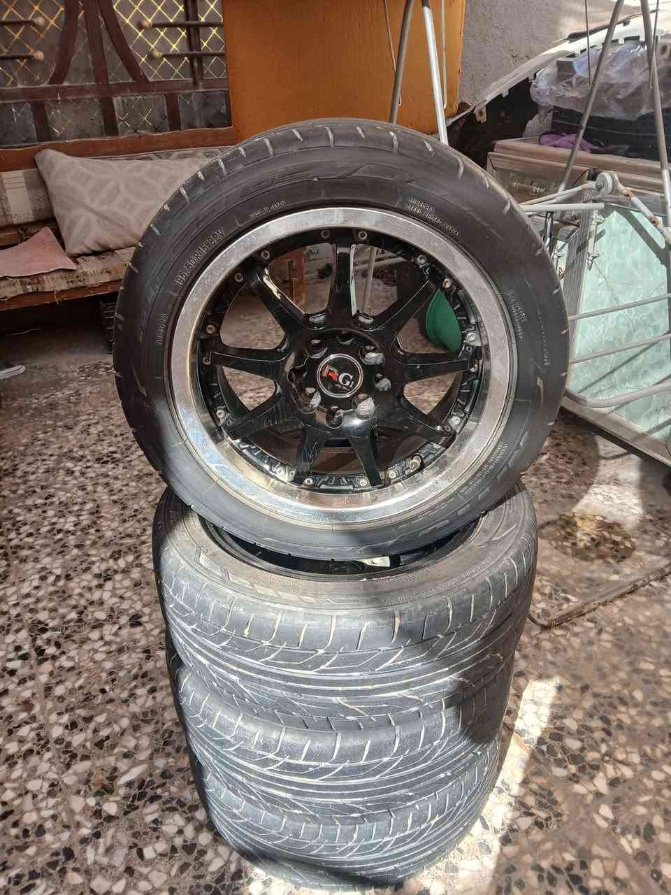 سلام عليكم للبيع تخم ويل و تايرانضاف حجم 15 بدون تصليح او ضربة عنوان بغداد ،***********
