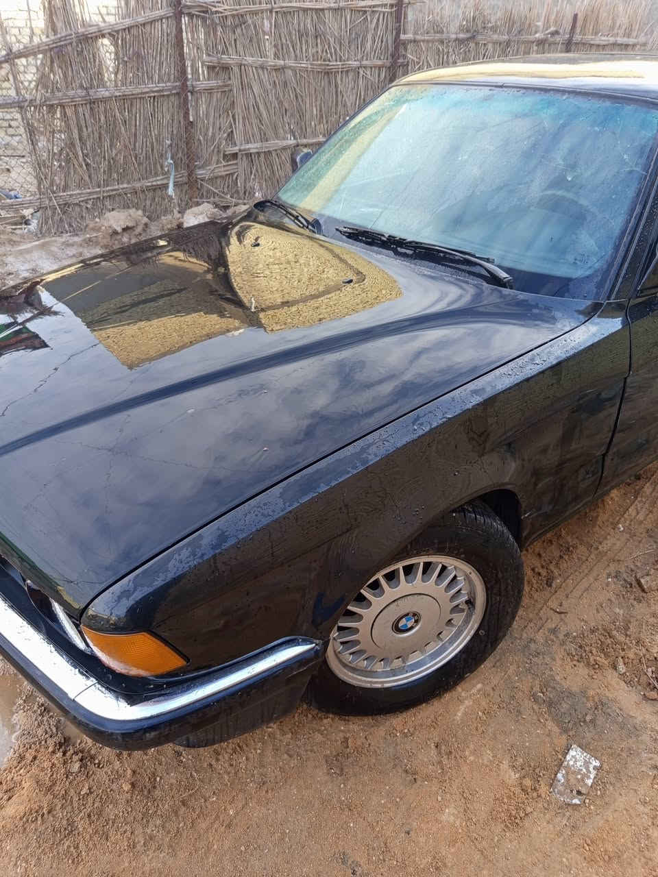 سلام عليكم للبيع BMW 735  السيارة نظيفة جدا بلادي فقط مصبوغة عام للجمالية  موديل 1991 محرك مفتوح الون اسود كذاب  رقم بغداد   الداخل  السيارة نضيف  العنوان بغداد ***********
