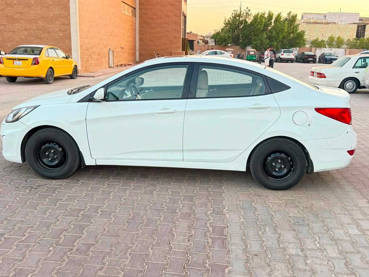 اكسنت موديل 2014
للبيع 

مكينه 1600 دوش خليجي 

حادث فقط بنيد امبدل بلادي كير ومكينه مكفولات 

سياره نضيفه للتصال *********** ما متواجد فيس 

العنوان بغداد حي العامل
