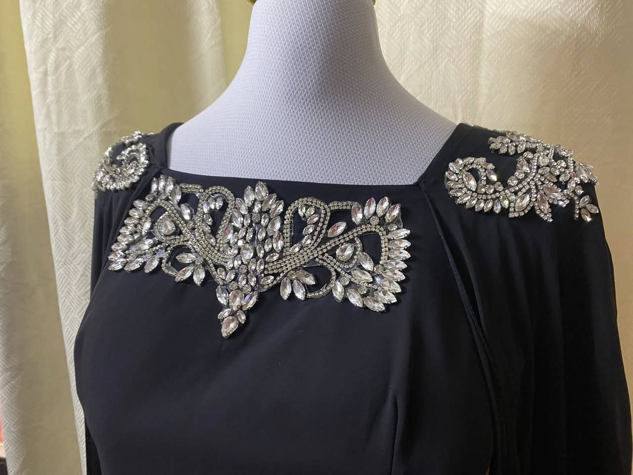 فساتين جدد غير مستخدم
اثنيهن ب85 قفل 
فقط توصيل


**إذا كنت صاحب هذا الإعلان وتريد حذفه لأي سبب، رجاءا أرسل رسالة إلى الدعم الفني**