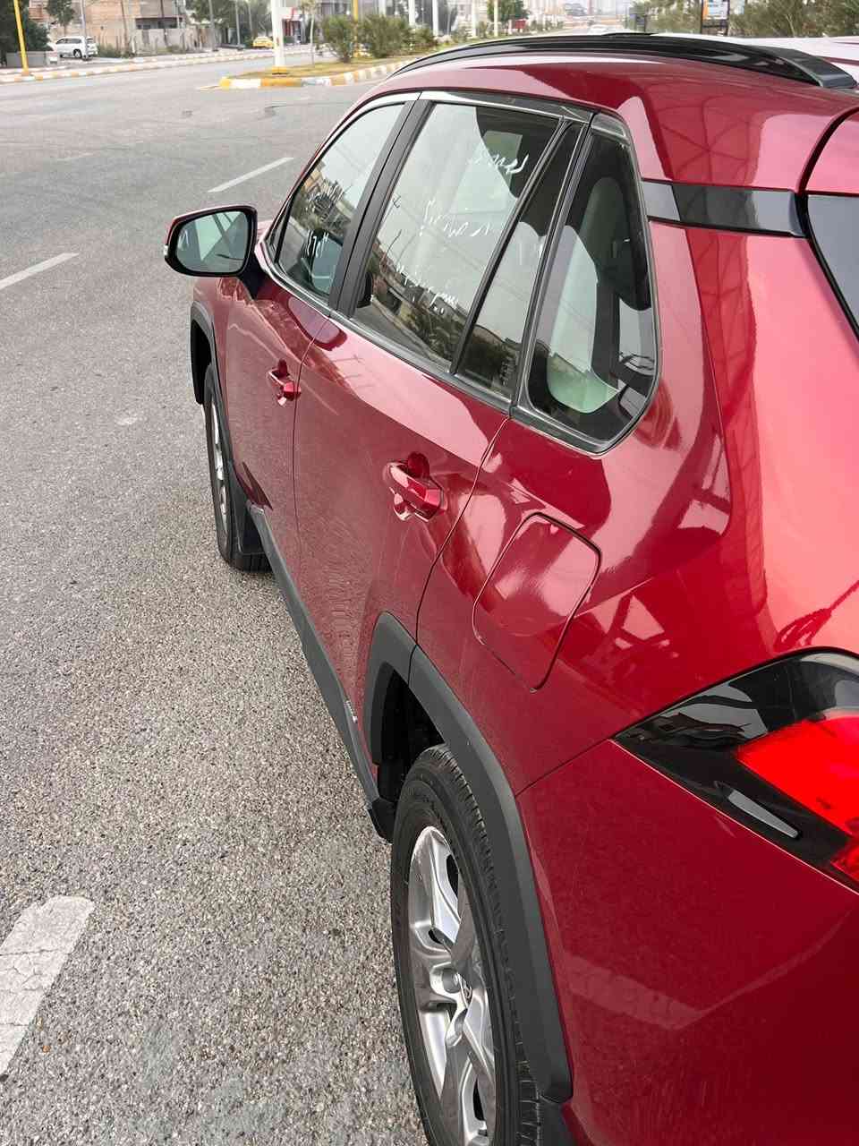 راف فور 2023 هايبرد XLE لون خمري
راف فور هايبرد للبيع موديل 2023 لون خمري 
محرك 2500 cc هايبرد 
ثلاث انظمة قيادة 
 فتحة سقف 
بصمه تشغيل 
بصمه ابواب 
كراسي كهرباء 
تدفئة كراسي 
اضوية اماميه زنون 
لد امامي زنون 
رادار امامي 
اوتو ستوب 
اوتو هاند بريك 
كاميرا خلفيه مع تحديد مسرب 
صندوق خلفي كهرباء 
تحكم ستيرن جهتين 
ستيرن تدفئة 
النقطة العمياء بالمرايا الجانبية
دفع رباعي 
بلوتوث اوامر صوتيه 
عداد السيارة 7 الاف
تبديل جاملغ يسار وبنيد نفس اللون 
كلير باب السايق من امريكا 
السعرر 210 ورقة 
رقم الشاصي مرفق مع الصور 
رقم بغداد بأسمي تحويل ثاني يوم 
( اعتذر عن المراوس للبيع فقط )
للاستفسار الاتصال .

‭+964 781 526 7400‬ ‭
