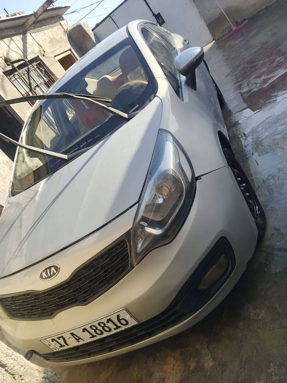 سلام عليكم كيه ريو 2014خليجي 1600دوش سياره كفاله مابيه اي قطعه مفتوحه بيه شويه رشات صبغ رقم مثنئ  انكليزي بأسمي مراوس أو بيع السعر 82وبيه مجال او مراوس بالنترا 2017مع الفرق عنوان سياره واسط الكوت مركز ***********
