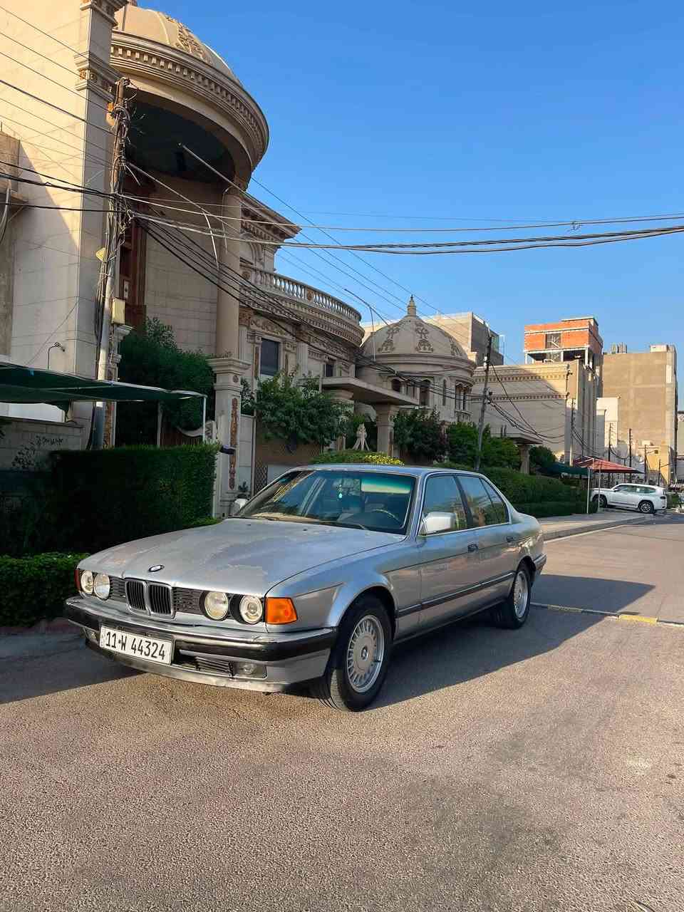 للبيع ٧٣٥ السياره بلاديه وع وضع الشركه 
بدون صبغ بدون تعيمر بدون تبديل بدون دكه جاكوج 
غوفتها بالكارتون لوك زلعةغ مبيها 
صدر امامي خلفي بحاله ممتازه 
تخم تاير جديد ياباني اصلي 
كير ومكينه جدد يخبلن 
ترايها كلش ناعم ااسياره 
كهربائياتها ع الشركه وبدون جطل وكلشي شغال 
صاج ماكي نفاظه قلاب 
رقم بغداد الجديد وهزه جديده تحويل ثاني يوم 
السعر ٤٨ وبيها مجال بسيط جدا جدا جدا 
مكاني بغداد السيديه 
*********** الشراي يتصل
