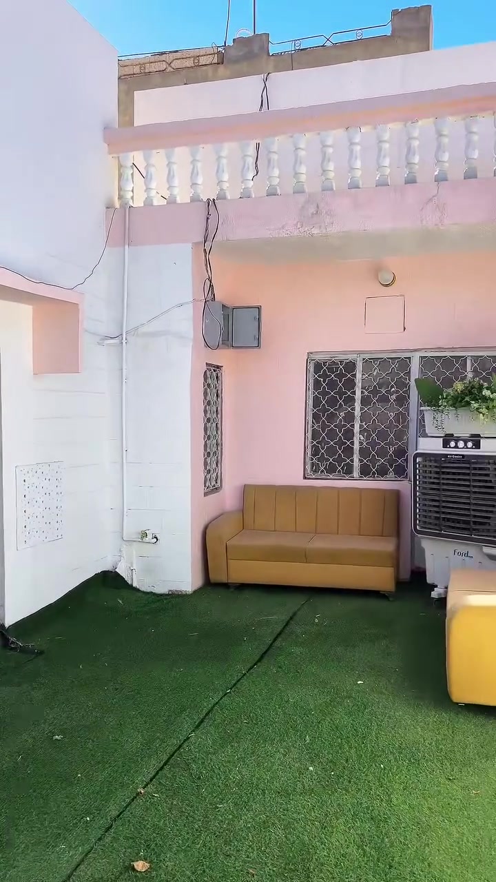 فرصة استثمارية مميزة للإيجار في كربلاء ✨

بيت مؤثث بالكامل مع صالون نسائي جاهز للعمل، يحتوي على جميع الأجهزة بدون أي نقص — استثمار  سهل ومربح

📍 الموقع:
كربلاء – حي الحسين
نهاية شارع المصلحة مقابل مذخر الماس
قرب فلكة الملعب وبناية رضا علوان الثقافي

📐 مساحة البيت:
100 متر مربع

✅ مميزات العقار:
• البيت كامل الخدمات (ماء، كهرباء، وغيرها)
• صالون نسائي متكامل مع جميع الأجهزة
• تأثيث كامل وجاهز للاستخدام
• موقع حيوي ومميز مناسب للعمل والسكن
• فرصة ممتازة للاستثمار بسعر مناسب جداً

💰 الإيجار:
850 ألف دينار شهرياً فقط

📞 للتواصل اتصال أو واتساب:
حسين السيلاوي : ***********
علي السيلاوي  : 0772406454
